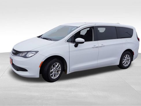 Certified 2017 Chrysler Pacifica LX image 10