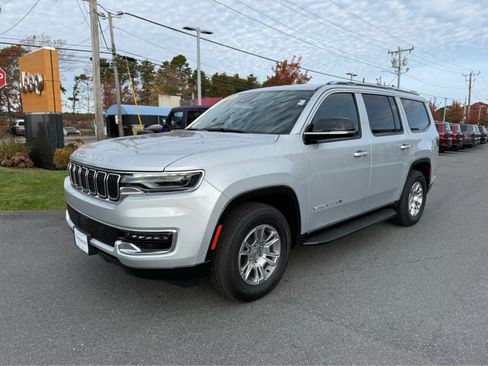 Used 2024 Jeep Wagoneer 4WD image 4