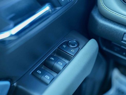 Used 2025 Chevrolet Colorado ZR2 w/ Midnight Edition image 23