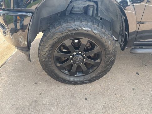 Used 2019 RAM 3500 Laramie w/ Black Appearance Package AWD/4WD image 8