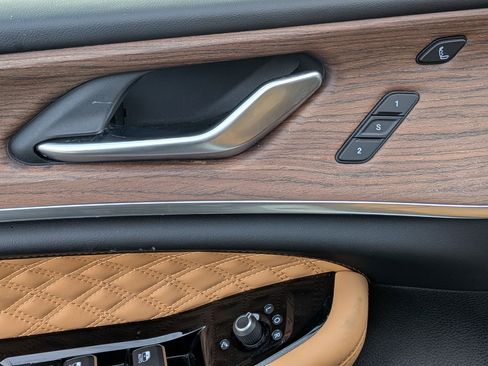 Certified 2022 Jeep Grand Cherokee Summit image 12