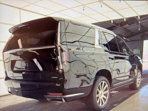 Used 2021 Cadillac Escalade Premium Luxury Platinum image 3