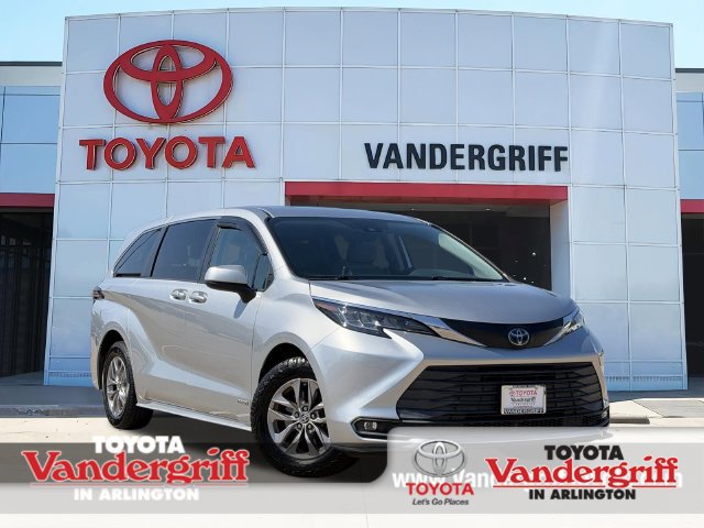 Used 2021 Toyota Sienna LE FWD image 1
