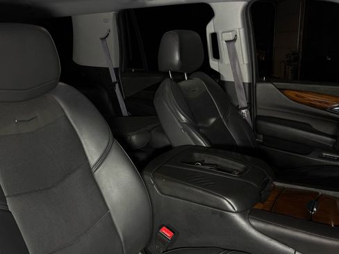 Used 2015 Cadillac Escalade Luxury AWD/4WD image 15