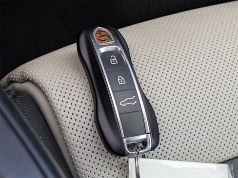 Used 2021 Porsche Cayenne Turbo image 30