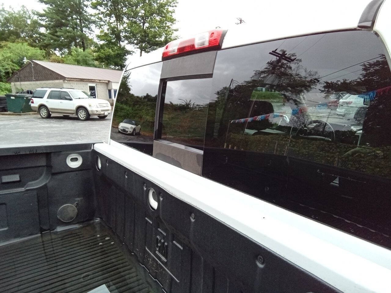 Used 2014 GMC Sierra 1500 SLT w/ SLT Preferred Package AWD/4WD image 8