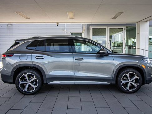 New 2026 Volkswagen Tiguan SE FWD image 3