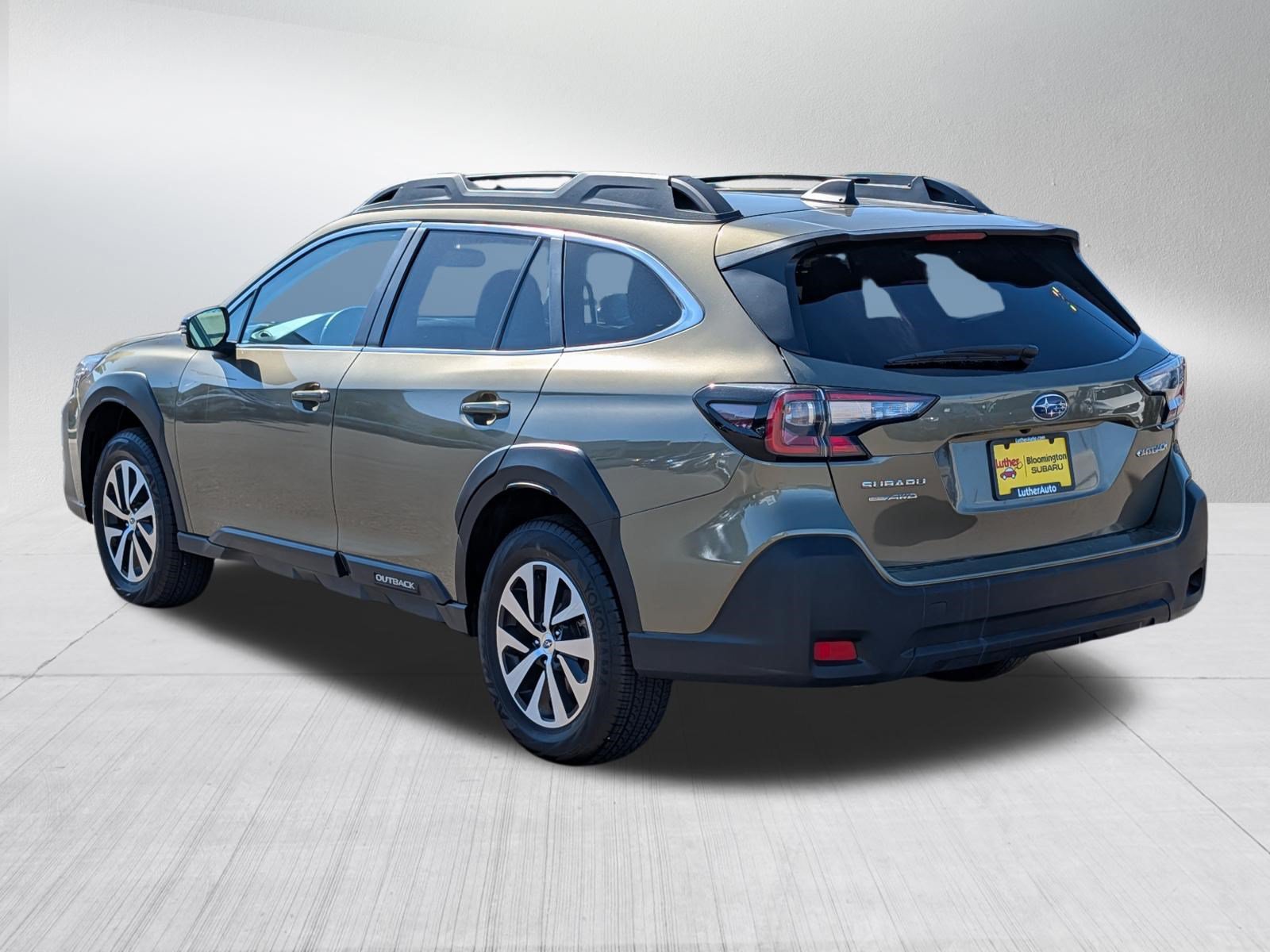 Certified 2025 Subaru Outback Premium AWD/4WD image 5