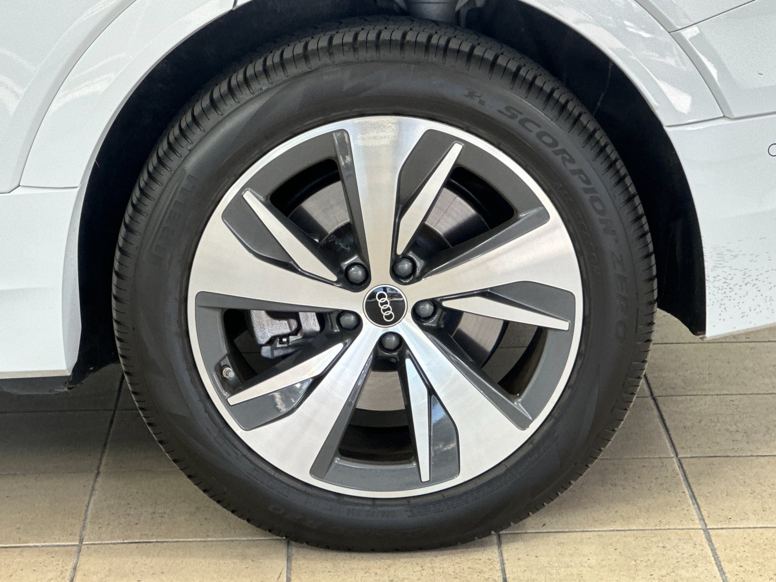 Used 2024 Audi Q8 e-tron Premium Plus AWD/4WD image 25