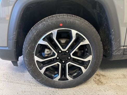 Used 2022 Jeep Compass Limited image 17