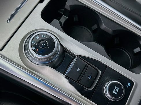 Used 2022 Ford Explorer XLT w/ Equipment Group 202A image 33