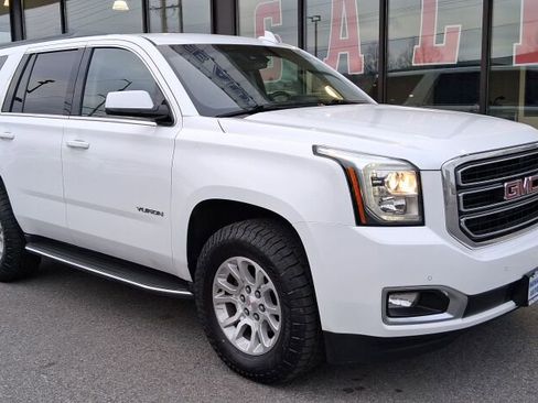 Used 2017 GMC Yukon SLT image 2