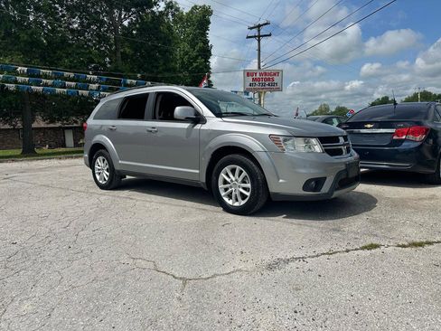 Used 2017 Dodge Journey SXT w/ Comfort/Convenience Group FWD image 2