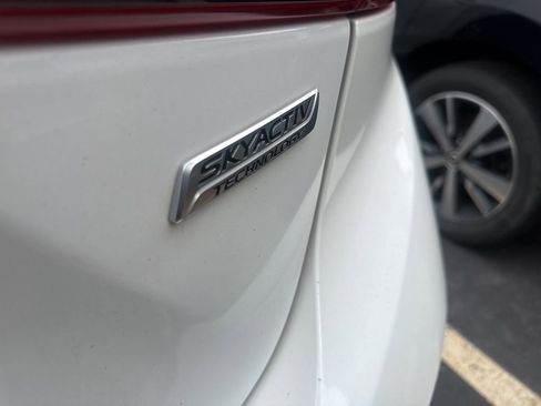Used 2018 MAZDA MAZDA3 Touring FWD image 11