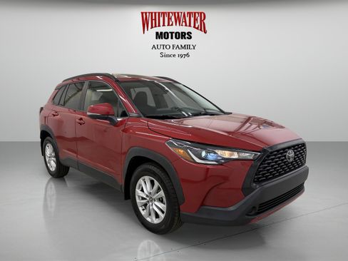 Used 2022 Toyota Corolla Cross LE w/ Moonroof Package FWD image 5