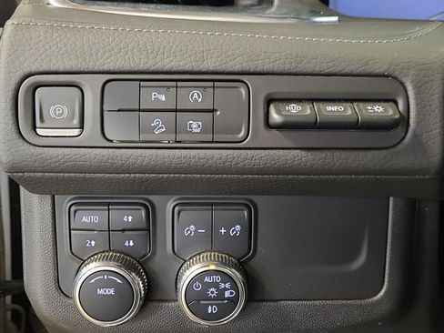 Used 2023 GMC Yukon XL Denali image 34
