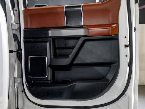 Used 2018 Ford F150 Platinum w/ Equipment Group 701A Luxury image 39