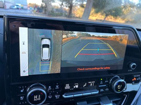 Used 2025 Toyota Highlander Limited image 26