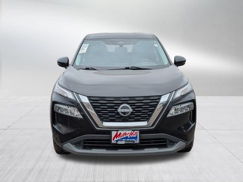 Used 2022 Nissan Rogue SV image 2