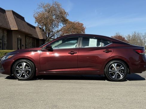 Used 2021 Nissan Sentra SV image 2