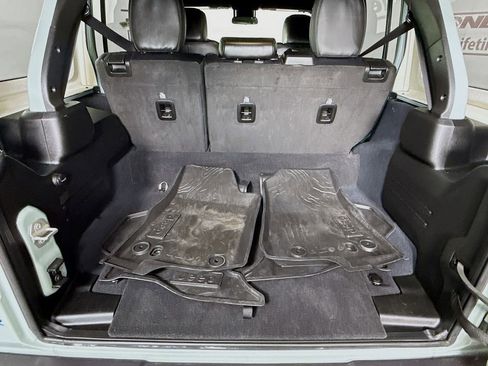 Used 2024 Jeep Wrangler Unlimited Sahara image 27