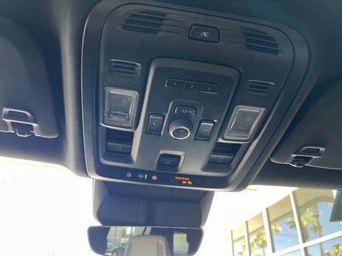 Used 2023 Cadillac Escalade Premium Luxury w/ Performance Package AWD/4WD image 21