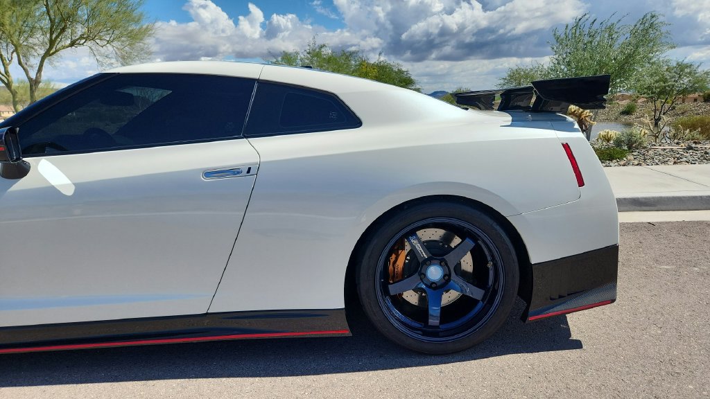Used 2015 Nissan GT-R NISMO AWD/4WD image 3