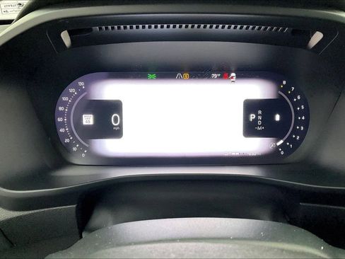 Used 2023 Volvo XC40 B4 Plus image 26