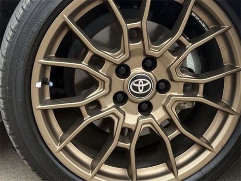 Used 2022 Toyota Corolla LE image 9