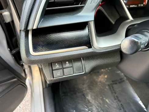 Used 2013 Chrysler 300 AWD w/ Driver Convenience Group image 12