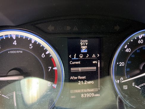 Used 2016 Toyota Highlander Limited AWD/4WD image 2