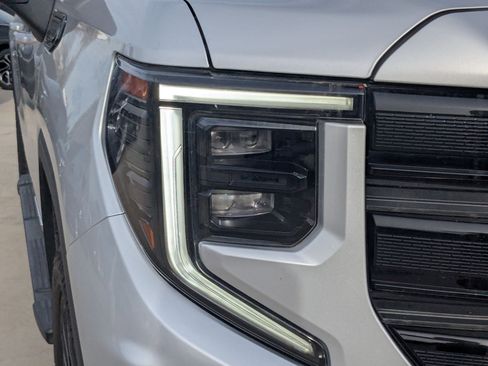 Used 2022 GMC Sierra 1500 Elevation w/ LPO, Elevation Black Package image 11