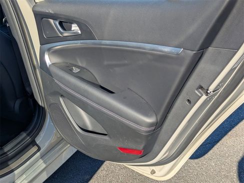 Used 2025 Genesis G70 2.5T image 15