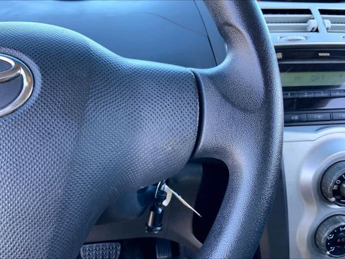 Used 2008 Toyota Yaris 2-Door Hatchback image 24