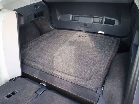 Used 2018 Volkswagen Tiguan SE image 20