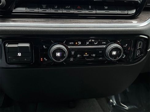 Used 2025 Chevrolet Silverado 2500 LTZ image 29