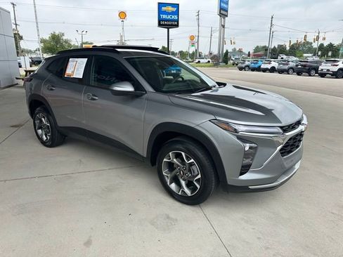 Used 2024 Chevrolet Trax LT FWD image 4