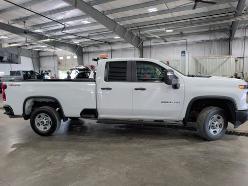 Used 2024 Chevrolet Silverado 2500 W/T w/ WT Convenience Package AWD/4WD image 2