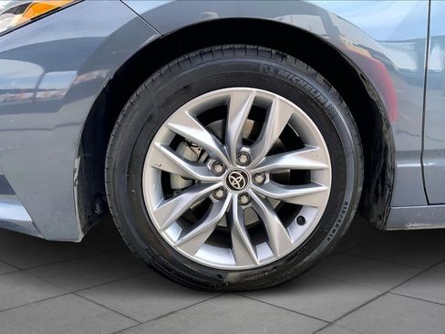 Used 2022 Toyota Avalon XLE image 11