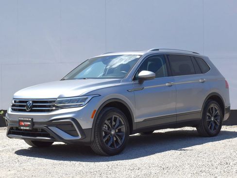 Used 2022 Volkswagen Tiguan SE AWD/4WD image 3