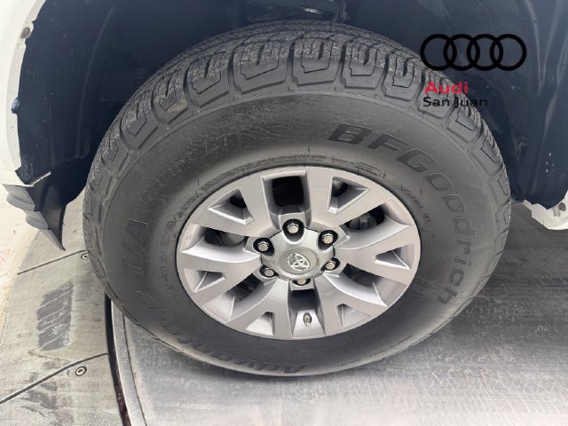 Used 2017 Toyota Tacoma SR5 w/ Tow Package RWD image 6