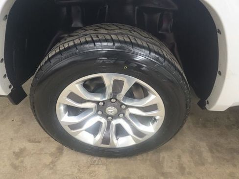 Used 2019 RAM 1500 Limited AWD/4WD image 9