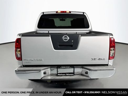 Used 2010 Nissan Frontier SE AWD/4WD image 6