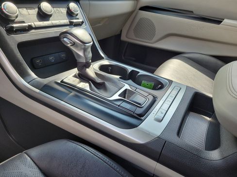 Used 2022 Kia Carnival LX image 29