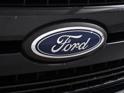 Used 2018 Ford F150 Lariat w/ Equipment Group 502A Luxury AWD/4WD image 20