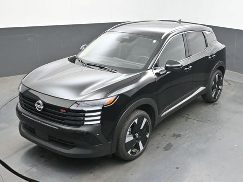 Used 2025 Nissan Kicks SR image 29