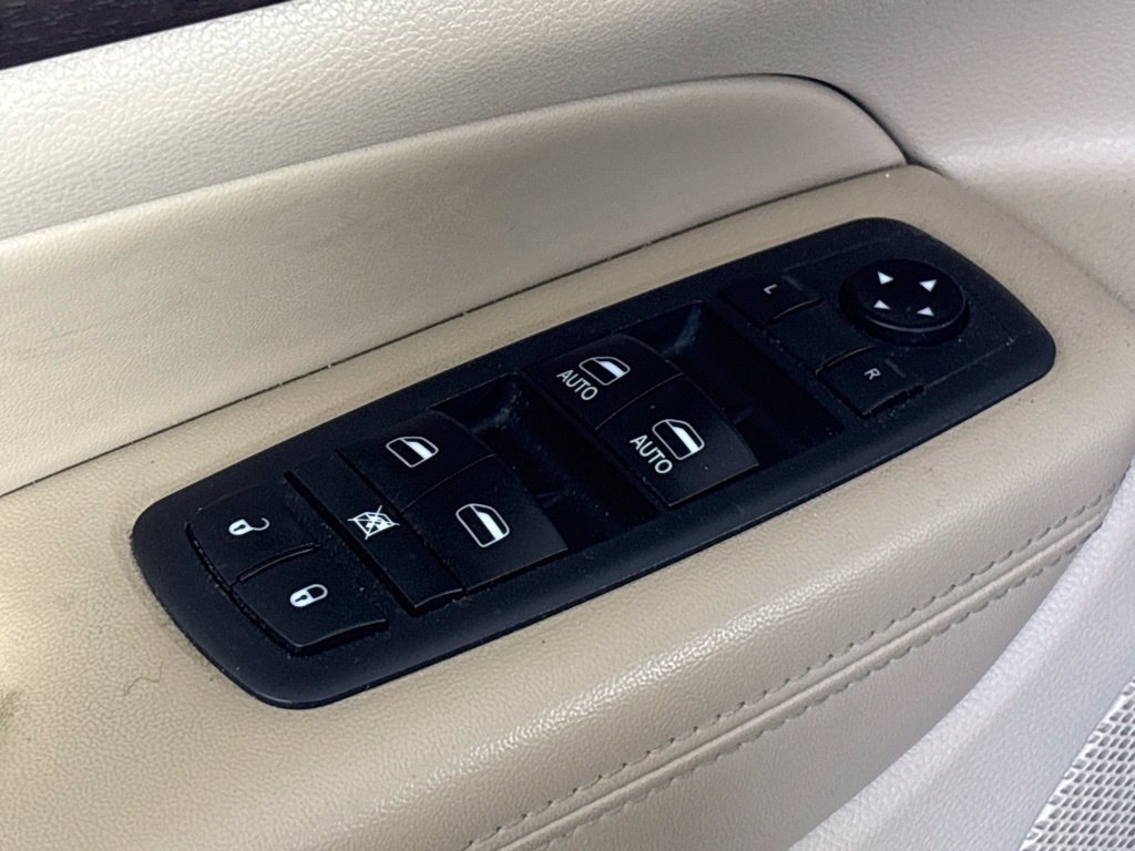 Used 2018 Jeep Grand Cherokee Laredo AWD/4WD image 12