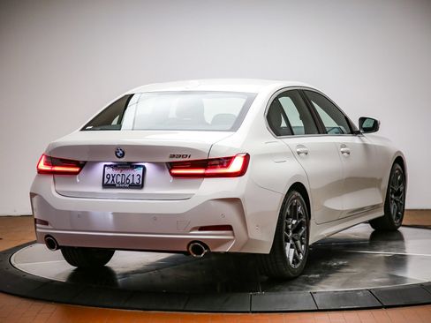 Used 2026 BMW 330i Sedan w/ Premium Package RWD image 5
