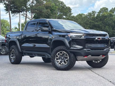 Used 2025 Chevrolet Colorado ZR2 w/ Technology Package AWD/4WD image 2
