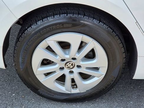 Used 2016 Toyota Prius Two FWD image 12